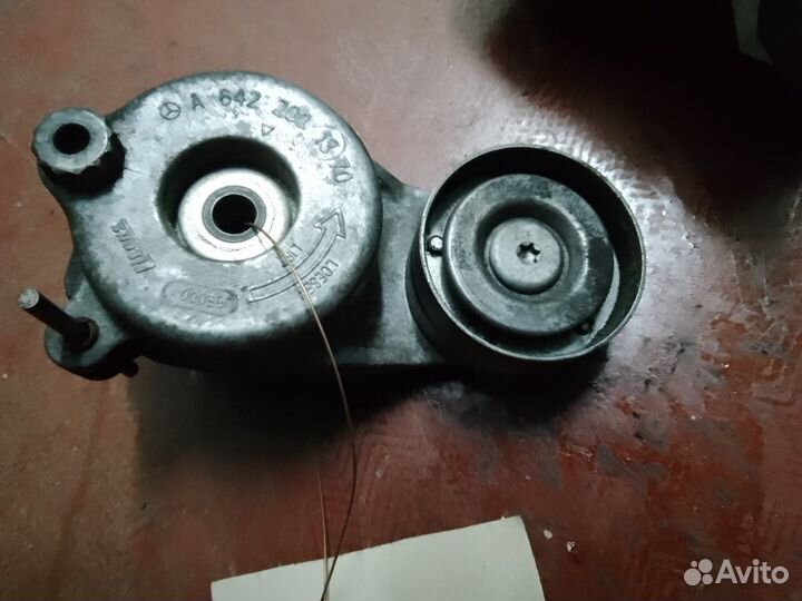 Натяжитель ремня Мерседес ом642 om 642