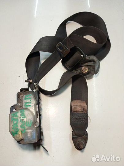 Ремень безопасности передний правый Toyota Carina