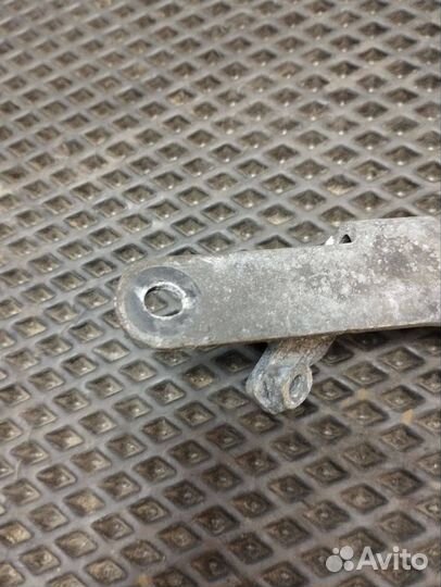 Кронштейн (крепление) Volvo FH4 21565421