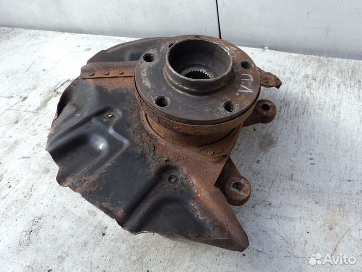 Передний левый поворотный кулак BMW X5 E53