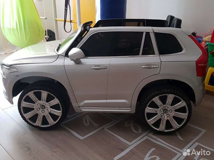 Электромобиль Volvo xc90