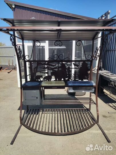 Мангал с крышей