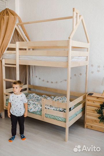 Кровать двухьярусная из массива сосны