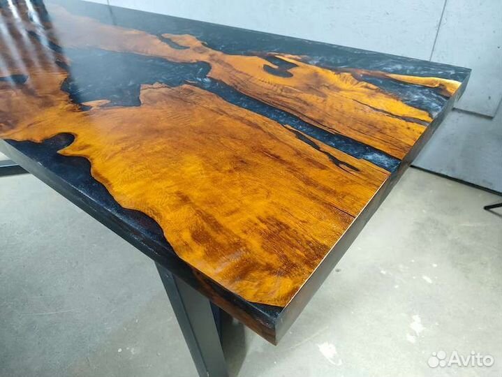 Дизайнерский стол