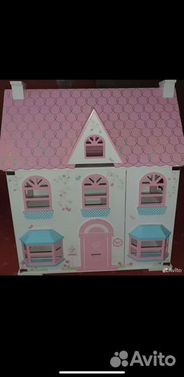 Большой кукольный домик с мебелью