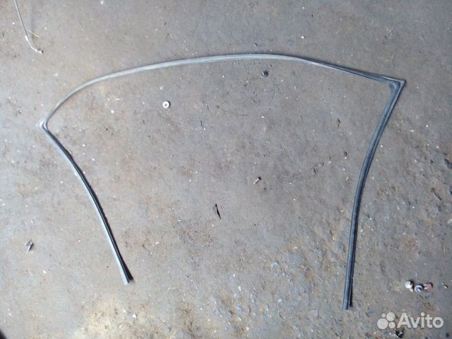 Уплотнитель лобового стекла низ LADA Kalina 2013