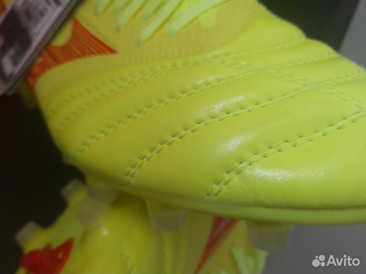 Футбольные бутсы мизуно