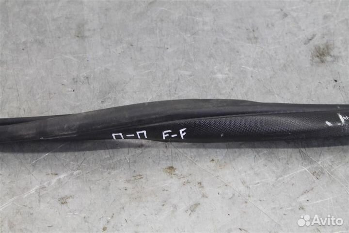 Уплотнитель кузова передней правой двери Ford Foc