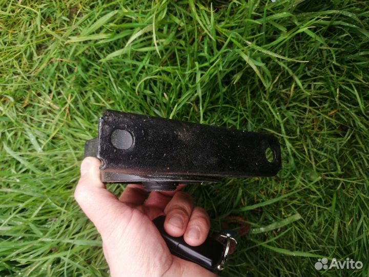 Подушка двигателя mitsubishi carisma