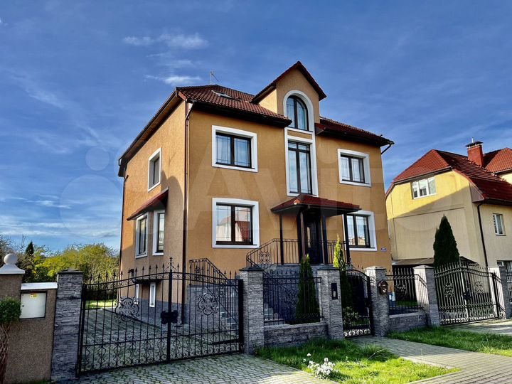 Дом 348 м² на участке 6 сот.