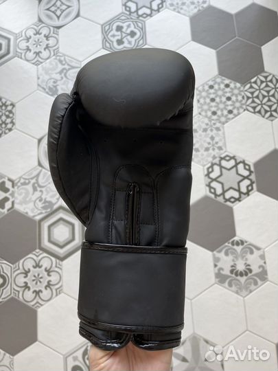 Боксерские перчатки 10 oz clinch