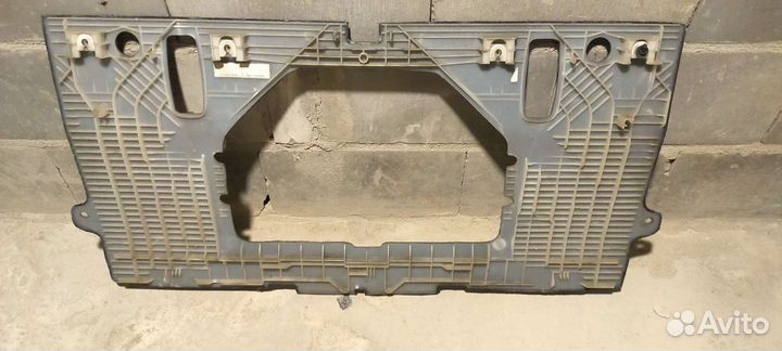 Облицовка перегородки заднего сиденья