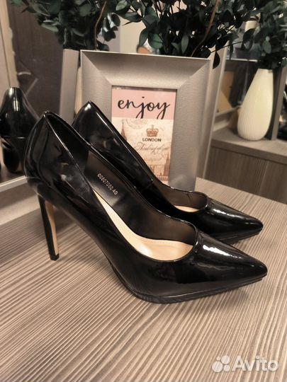 Лаковые туфли на высоком каблуке 40 размер