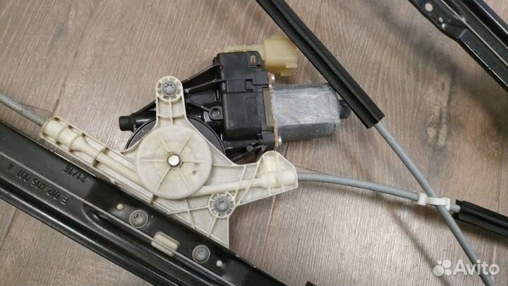 Стеклоподъемник задний правый Land Rover Range