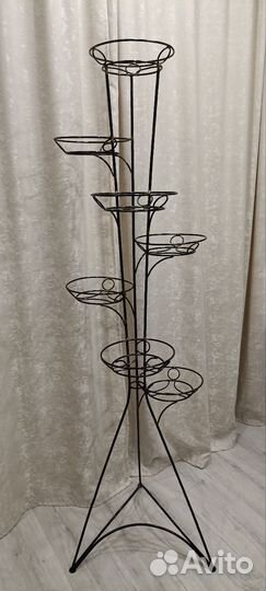 Кованая подставка под цветы