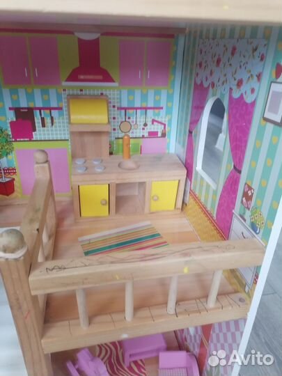 Кукольный домик с мебелью