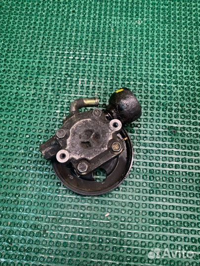 Насос гидроусилителя руля Mitsubishi Chariot N94W