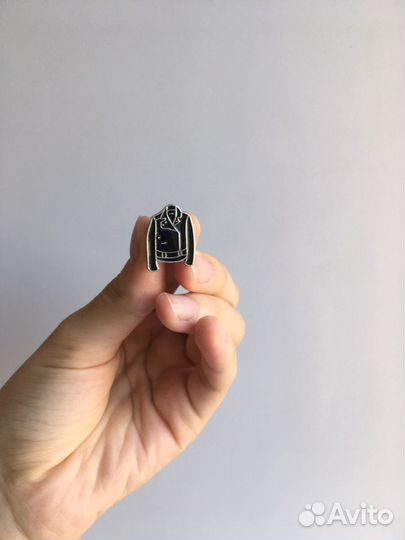 Значок брошь куртка