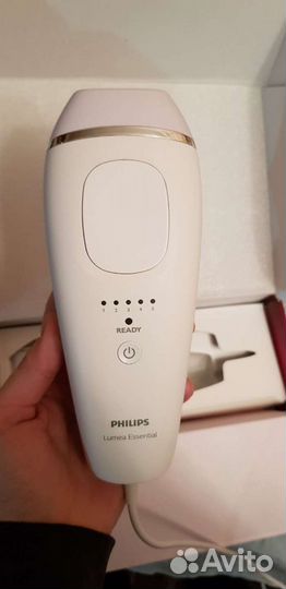 Фотоэпилятор Philips Lumea Essential BRI863/00