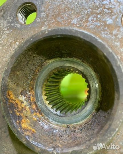 Кулак поворотный правый Mercedes V-Class W638