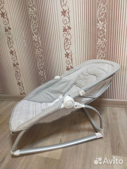 Шезлонг вибро-музыкальный Nuovita