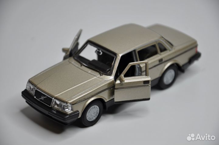 Модель автомобиля Volvo 240 GL металл