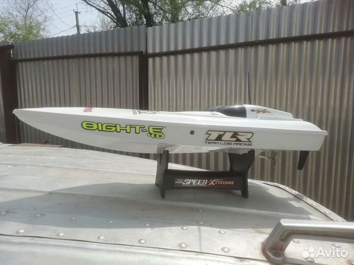 Лодка на р/у