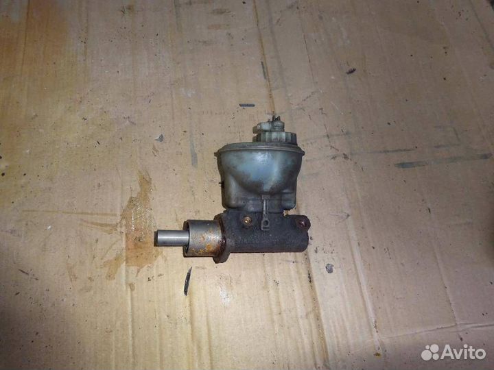 Цилиндр тормозной главный Volkswagen Golf III/Ven