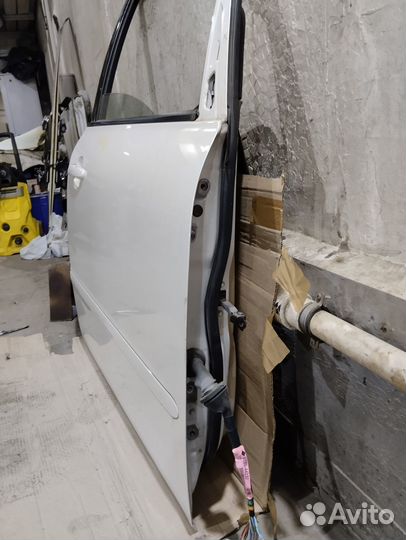 Дверь боковая передняя правая