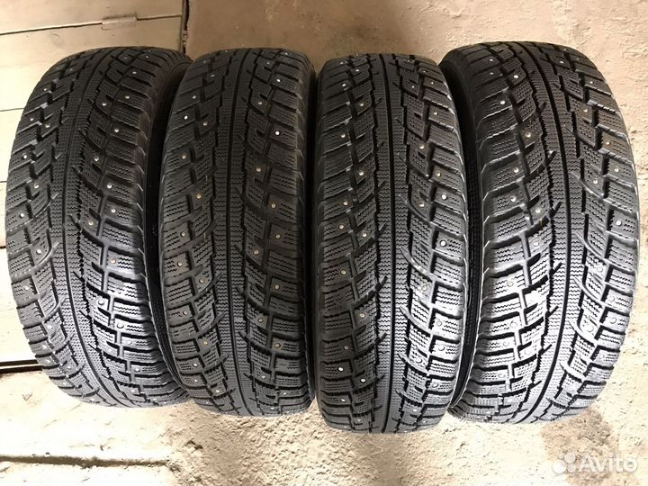 Kumho I'Zen Stud Snow KW11 215/60 R17 100T