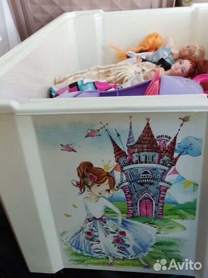 Куклы и мебель контейнер