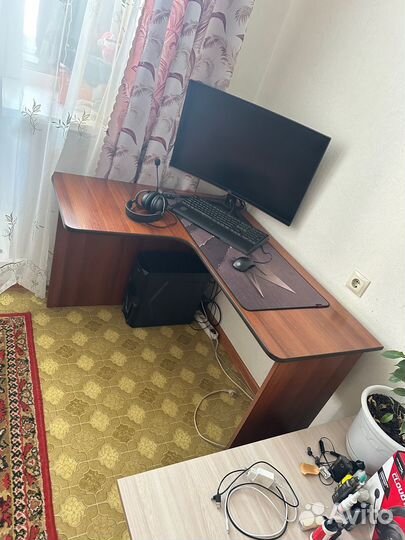 Письменный стол