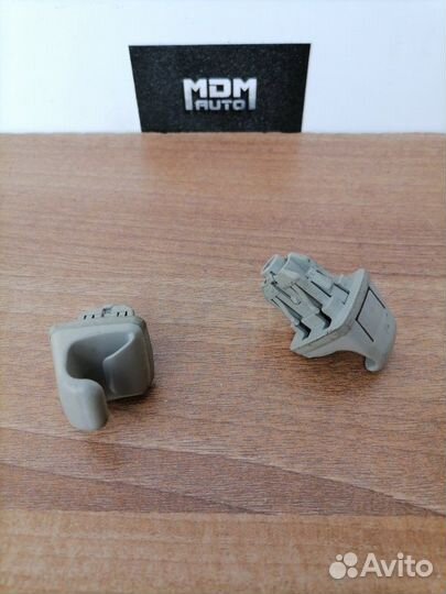 Крючок Тойота Камри 40 Toyota Camry V40 козырька