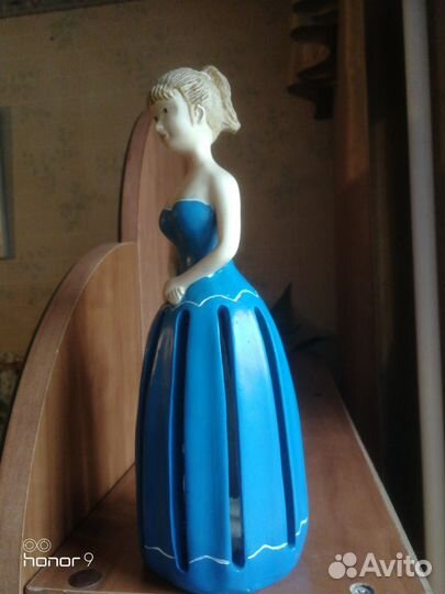 Статуэтка салфетница