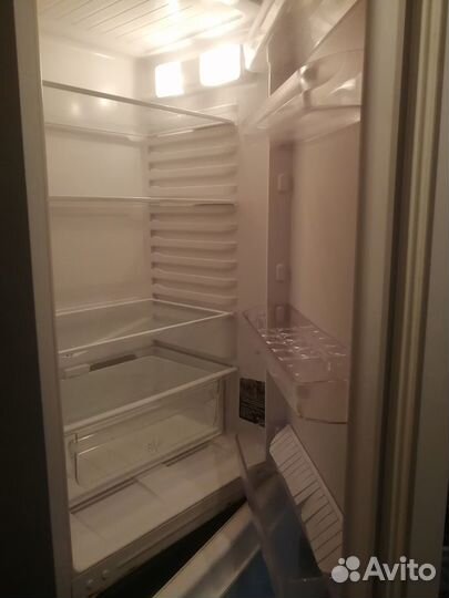 Холодильник Hotpoint Ariston, работает всё,бу