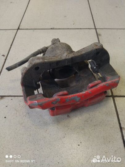 Суппорт тормозной передний левый Chevrolet Cruze