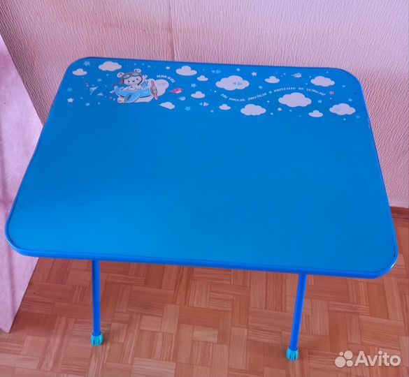 Стул складной и стол для детей