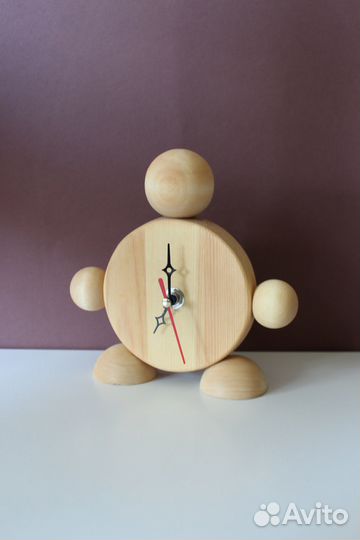 Деревянные часы настольные
