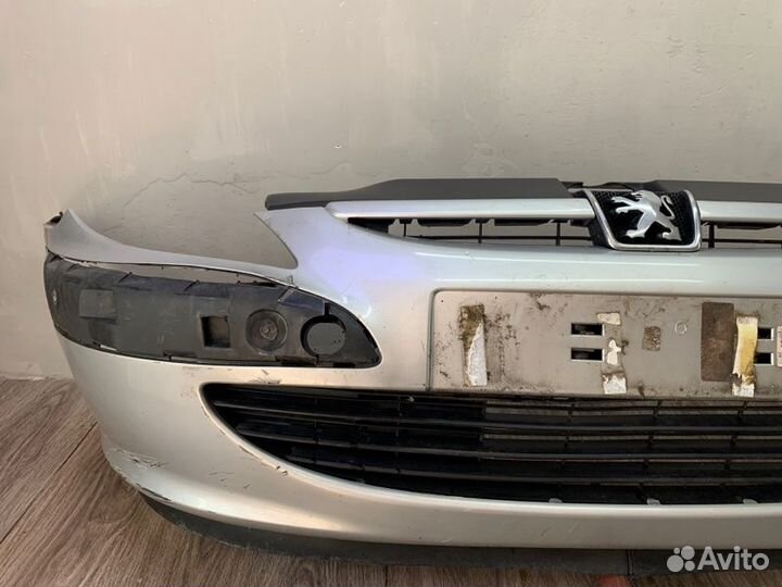 Бампер передний Peugeot 307 универсал 2004
