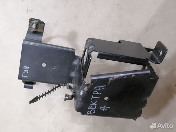 Кронштейн бачка гидроусилителя Opel Vectra A 1994