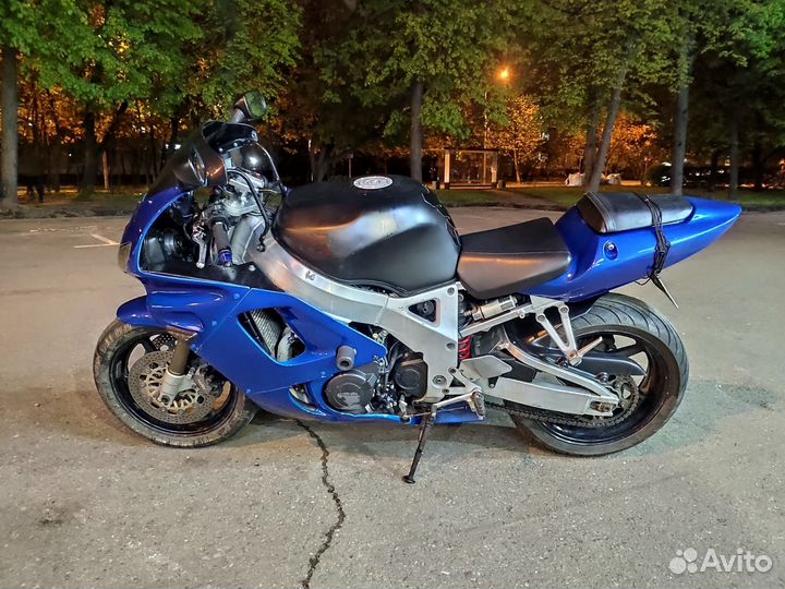 Honda cbr900rr fireblade