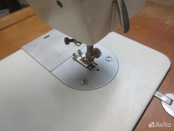 Швейная машинка чайка 134а
