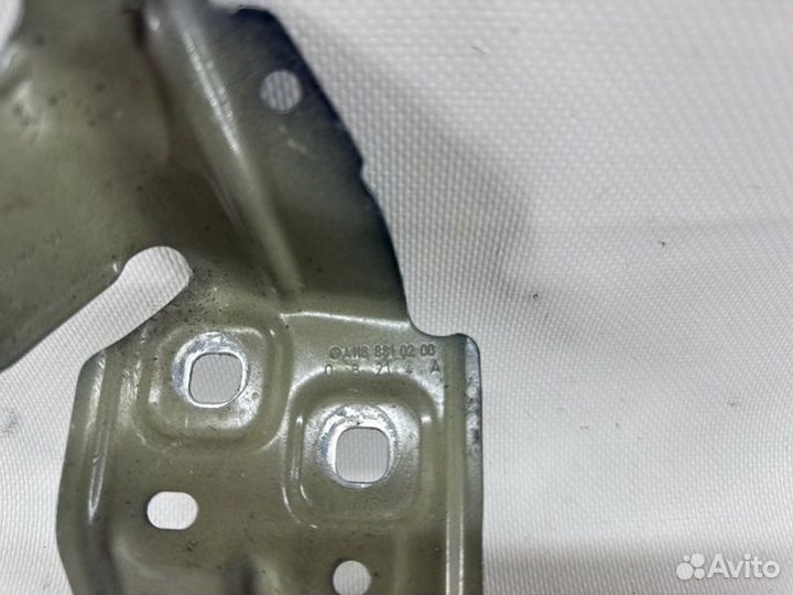 Кронштейн крыла правый Mercedes-Benz Cla C118