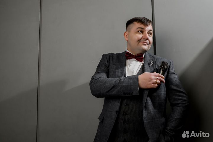 Ведущий Денис Князь