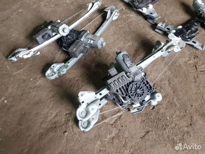 Стеклоподъемник задний Опель Астра Н