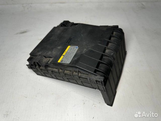 Крышка блока предохранителей Volkswagen Tiguan