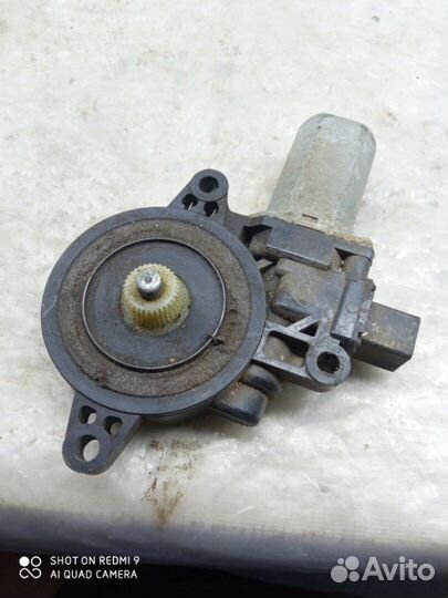 Моторчик стеклоподьемника задний правый Mazda 3 BL