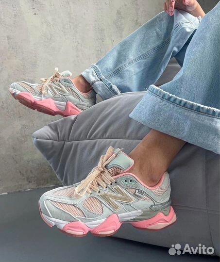 Кроссовки женские