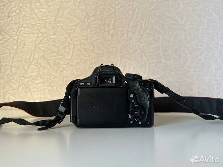 Зеркальный фотоаппарат Canon 600 D