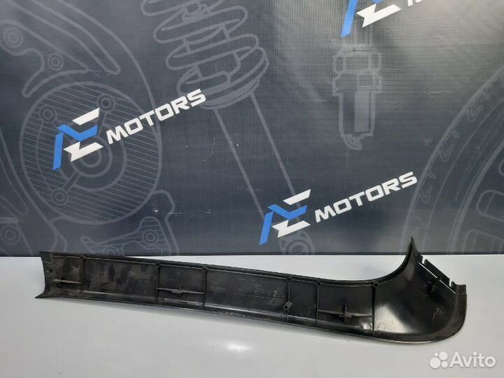 Обшивка крышки багажника правая Bmw X5 E53 M54B30